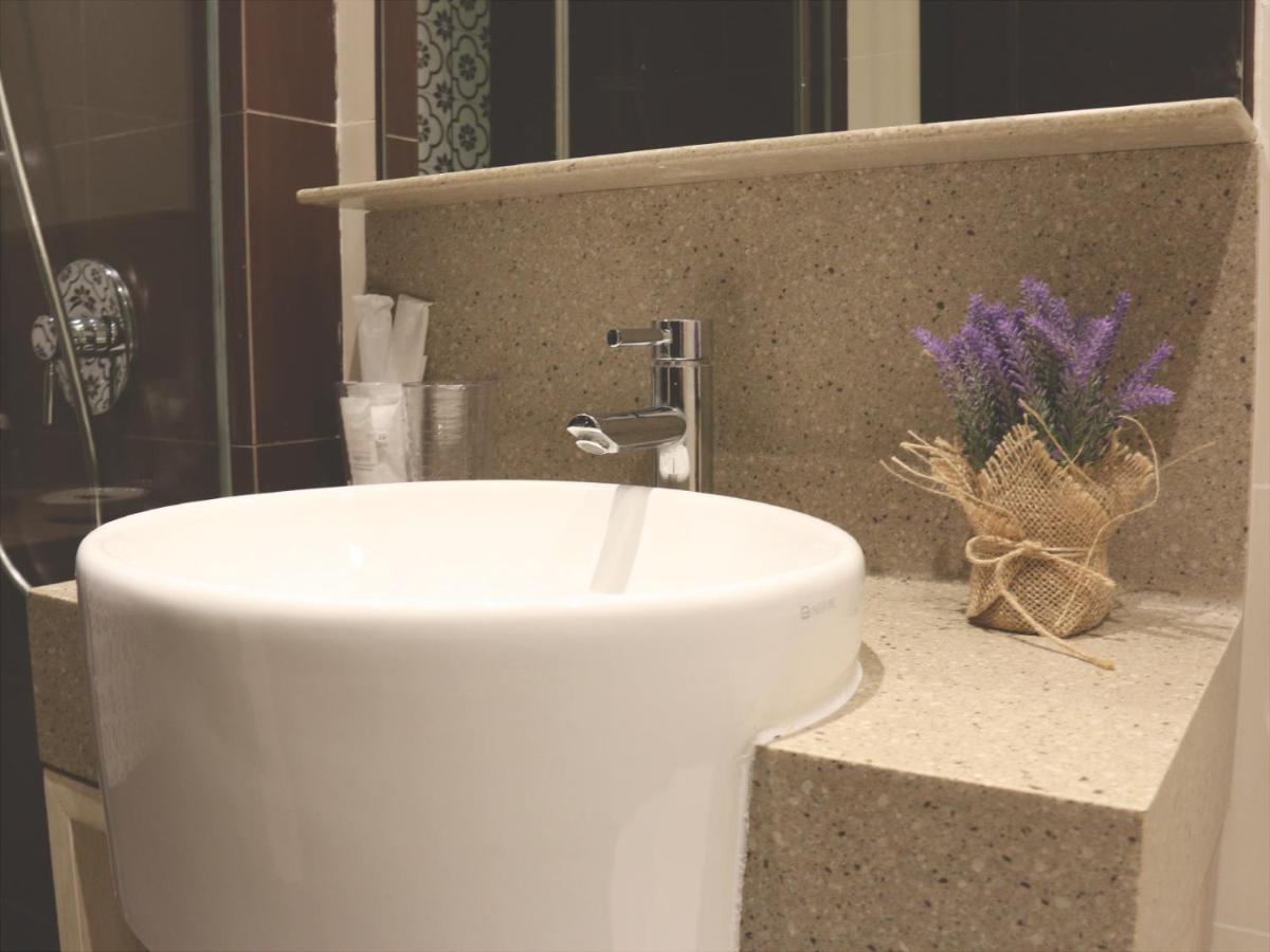 Aqueen Prestige Hotel Lavender Сингапур Екстериор снимка