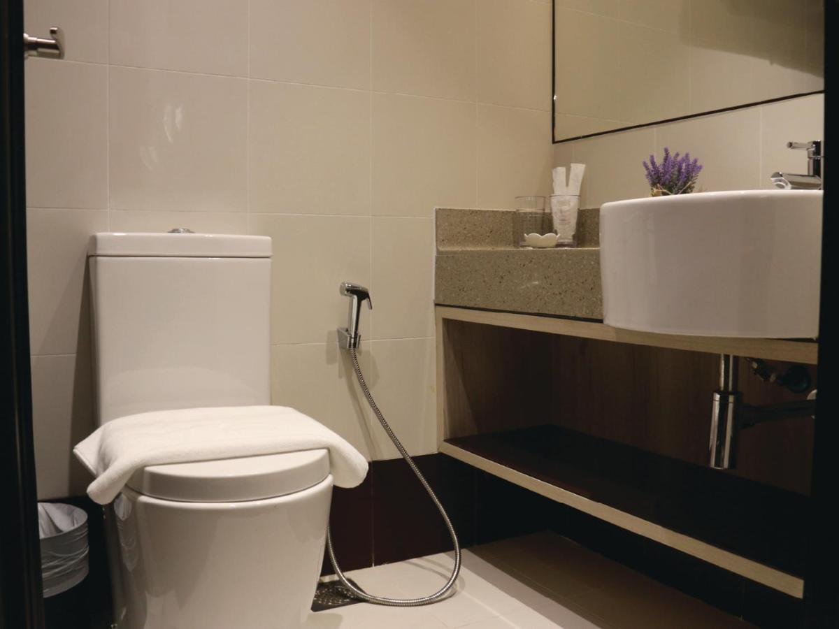 Aqueen Prestige Hotel Lavender Сингапур Екстериор снимка