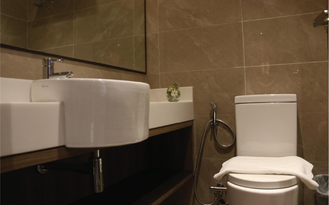Aqueen Prestige Hotel Lavender Сингапур Екстериор снимка